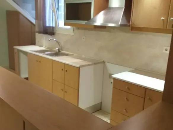 3-bedroom Maisonette In Moschato, Greece (162 M²)
