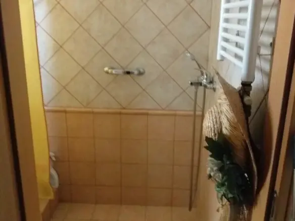 3-bedroom Maisonette In Moschato, Greece (162 M²)