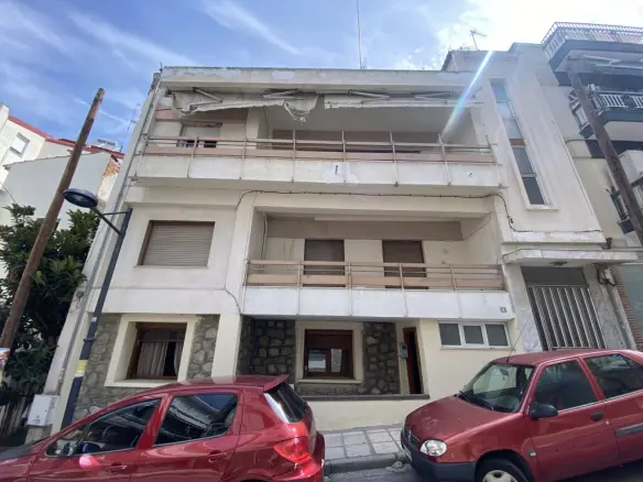 Building Of 300 M² In Thessaloniki