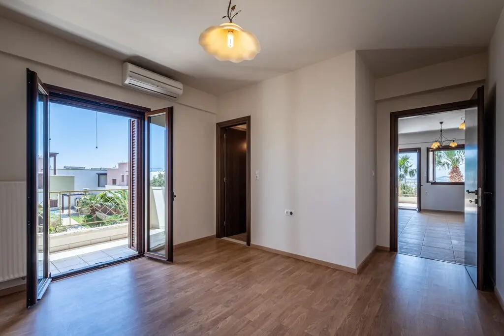Flat Of 140 M² In Crete