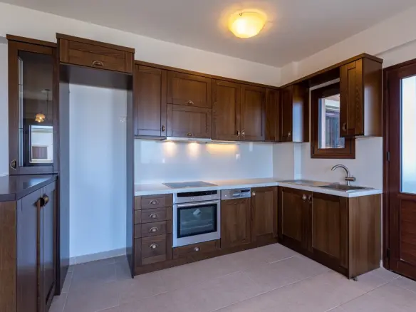 3-bedroom Flat In Makris Gialos, Greece (154 M²)