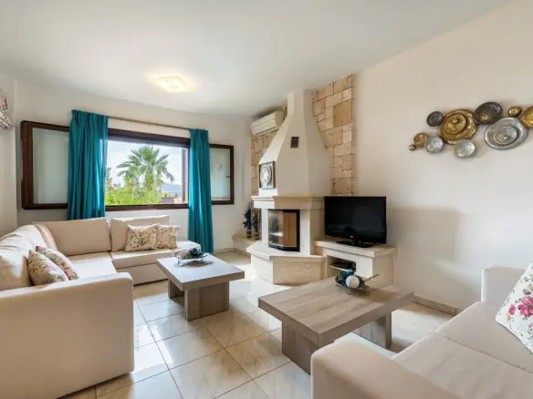 4-bedroom Villa In Makris Gialos, Greece (216 M²)