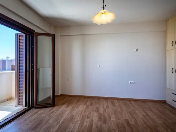 3-bedroom Flat In Makris Gialos, Greece (154 M²)