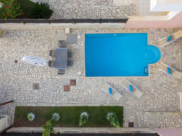 4-bedroom Villa In Makris Gialos, Greece (216 M²)