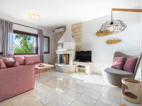 4-bedroom Villa In Makris Gialos, Greece (216 M²)
