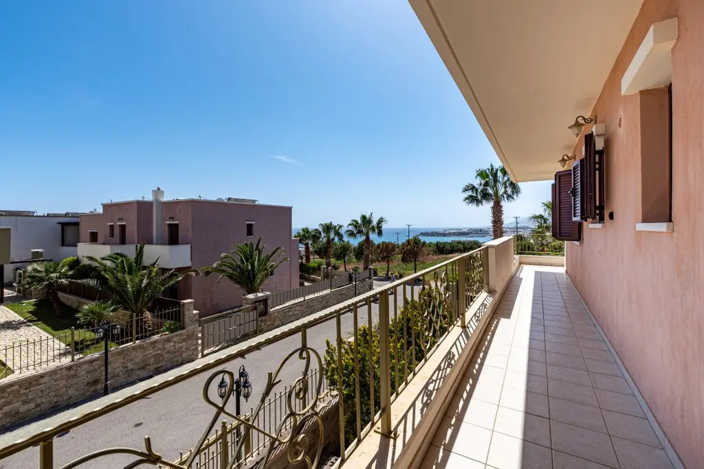 Flat Of 140 M² In Crete