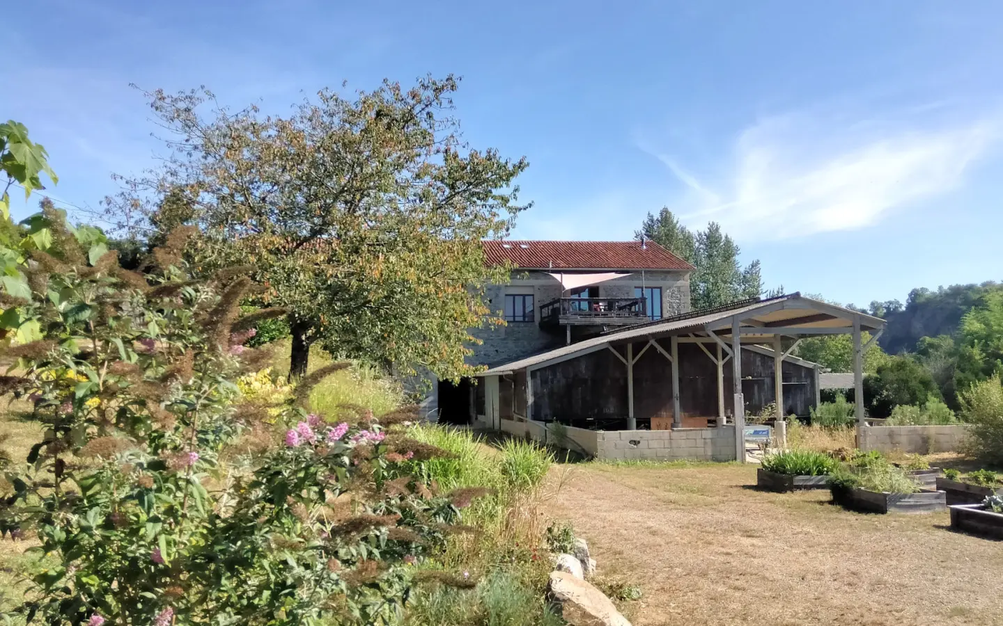Loft Of 4 Beds, 2.5 Ha With Old Stone, Riverside, New York Style, Views, Outbuildings In Lessac (86)