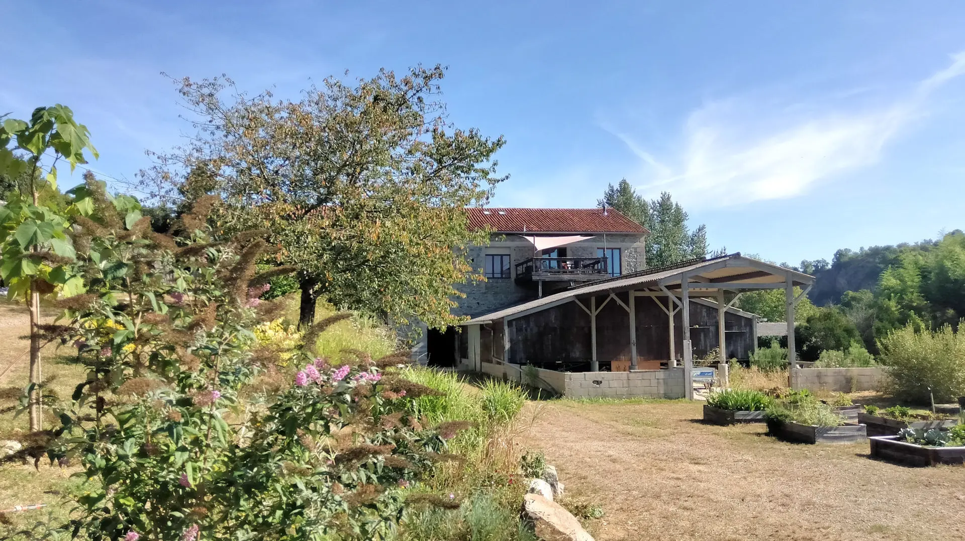 Loft Of 4 Beds, 2.5 Ha With Old Stone, Riverside, New York Style, Views, Outbuildings In Lessac (86)