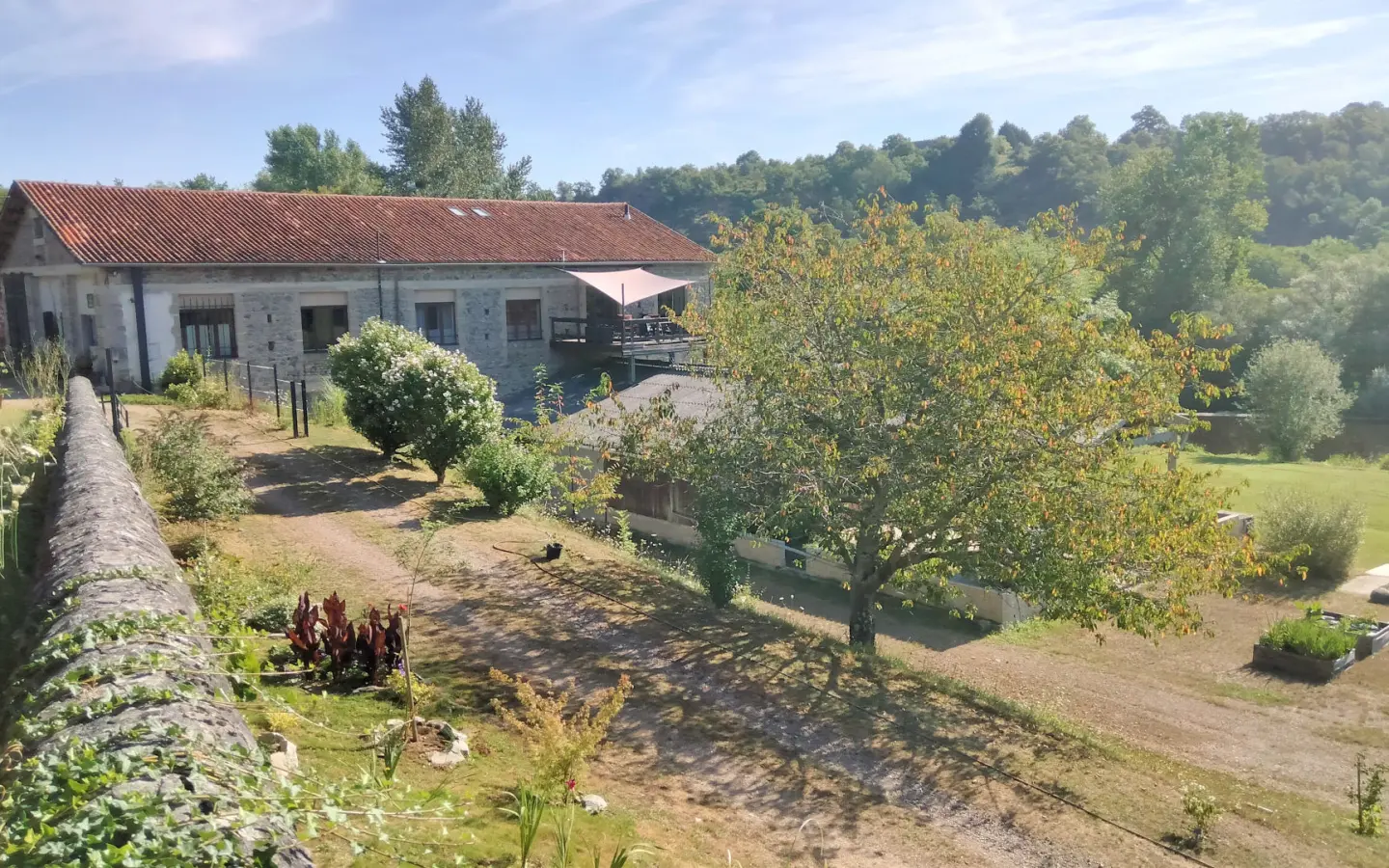 Loft Of 4 Beds, 2.5 Ha With Old Stone, Riverside, New York Style, Views, Outbuildings In Lessac (86)