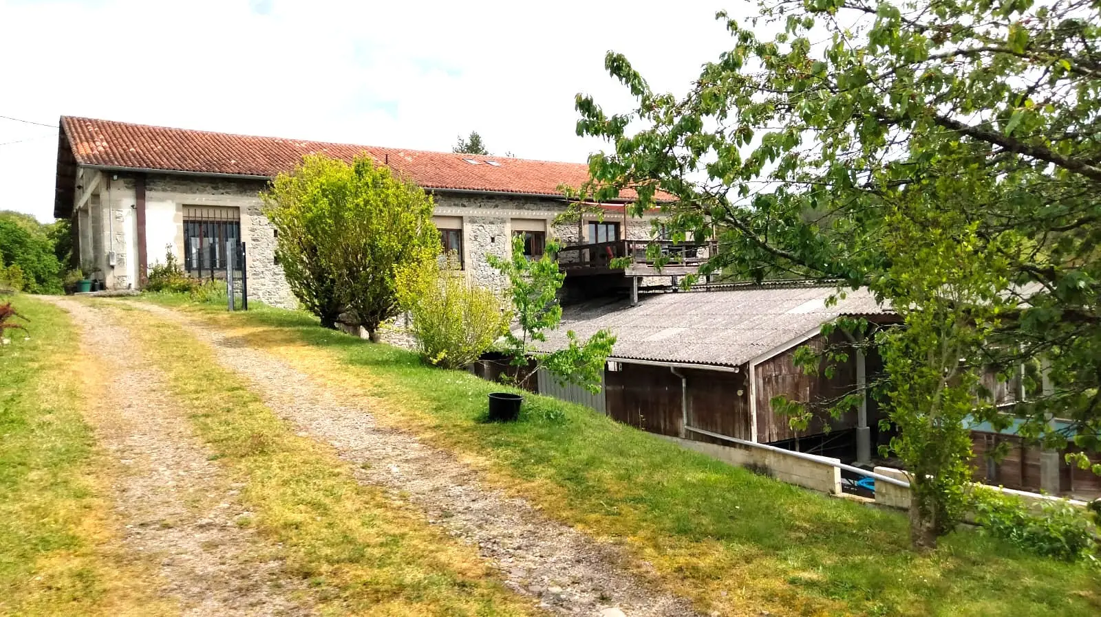 Loft Of 4 Beds, 2.5 Ha With Old Stone, Riverside, New York Style, Views, Outbuildings In Lessac (86)