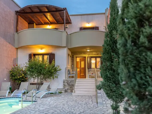 4-bedroom Villa In Makris Gialos, Greece (216 M²)