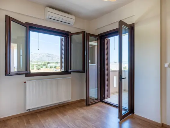 3-bedroom Flat In Makris Gialos, Greece (154 M²)