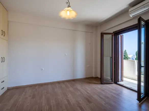 3-bedroom Flat In Makris Gialos, Greece (140 M²)
