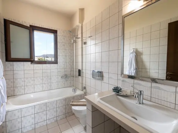 4-bedroom Villa In Makris Gialos, Greece (216 M²)