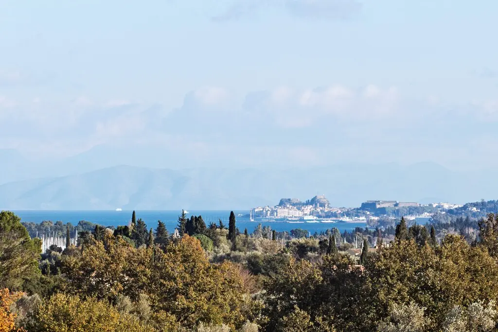 Villa Of 379 M² In Corfu
