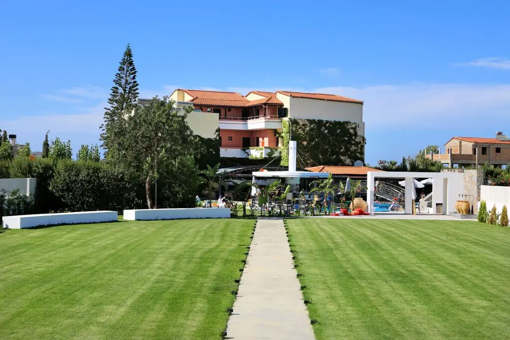 Hotel Of 700 M² In Crete