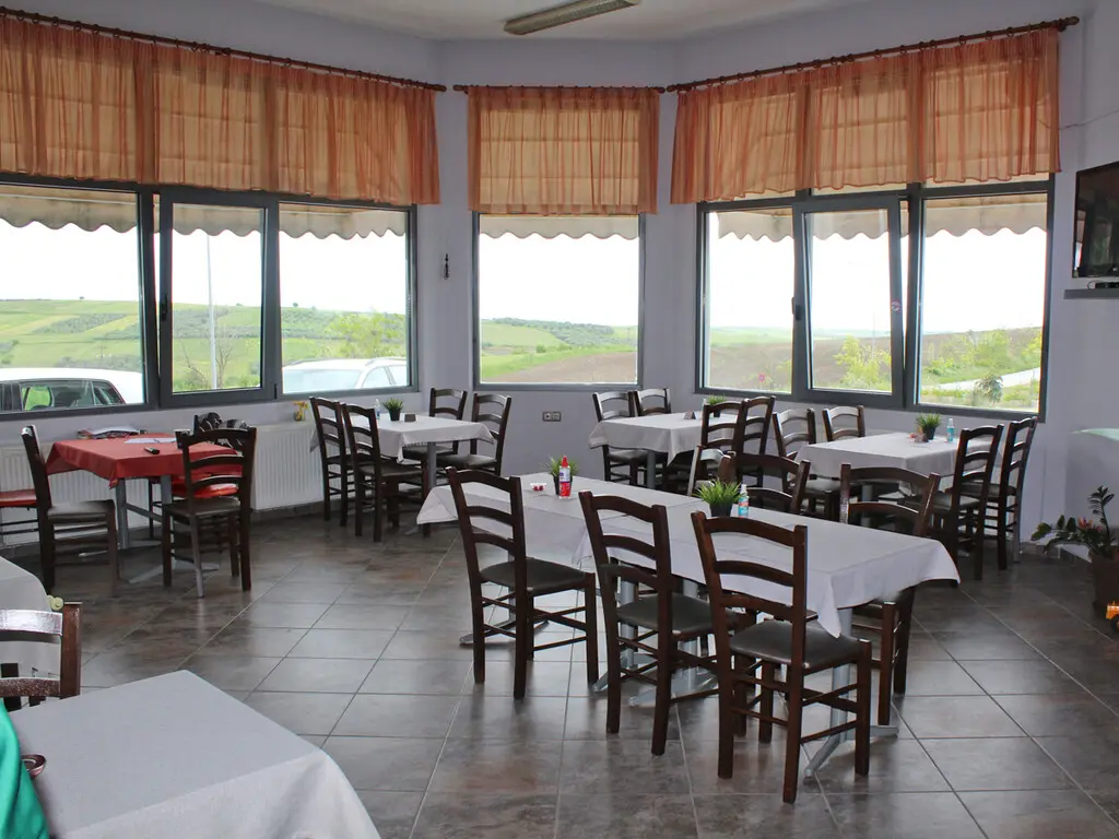 Business Of 400 M² On The Olympic Coast