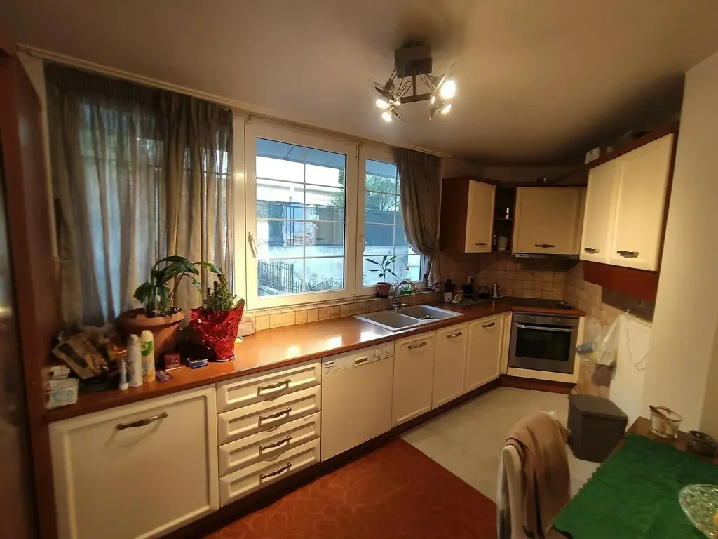 Detached House Of 286 M² In Athens