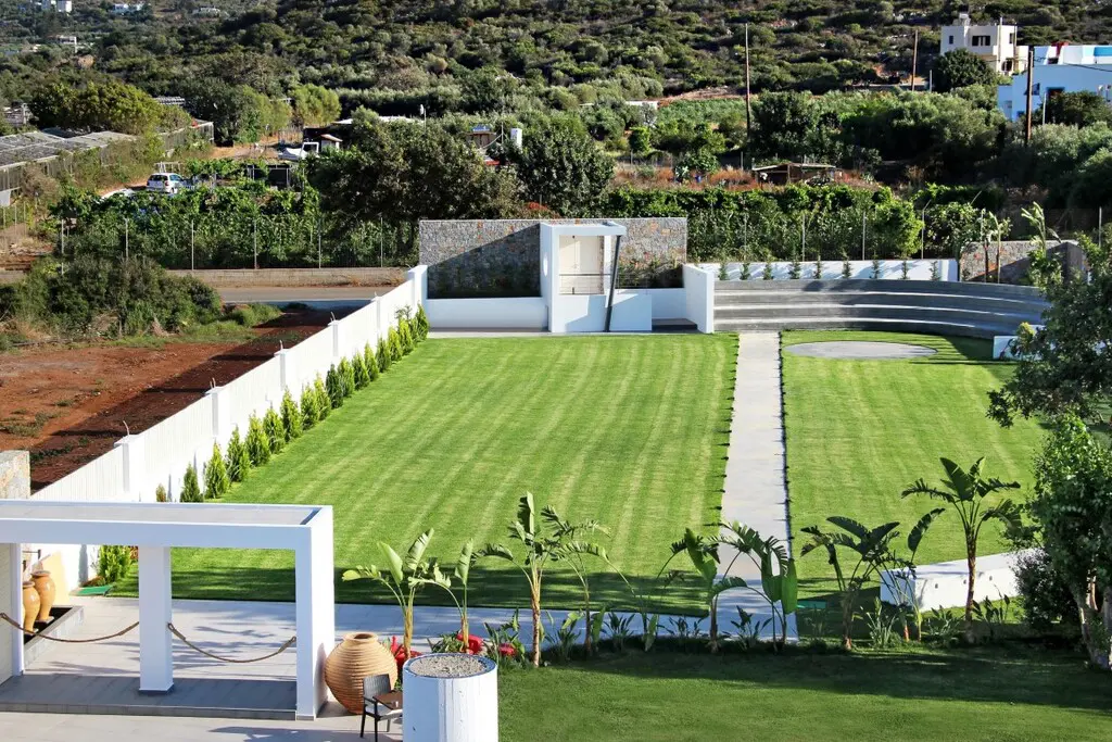 Hotel Of 700 M² In Crete