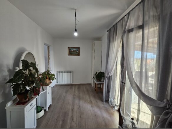 House Of 140 M² With 5 Rooms And 463 M² Land In Hărău, Hunedoara County