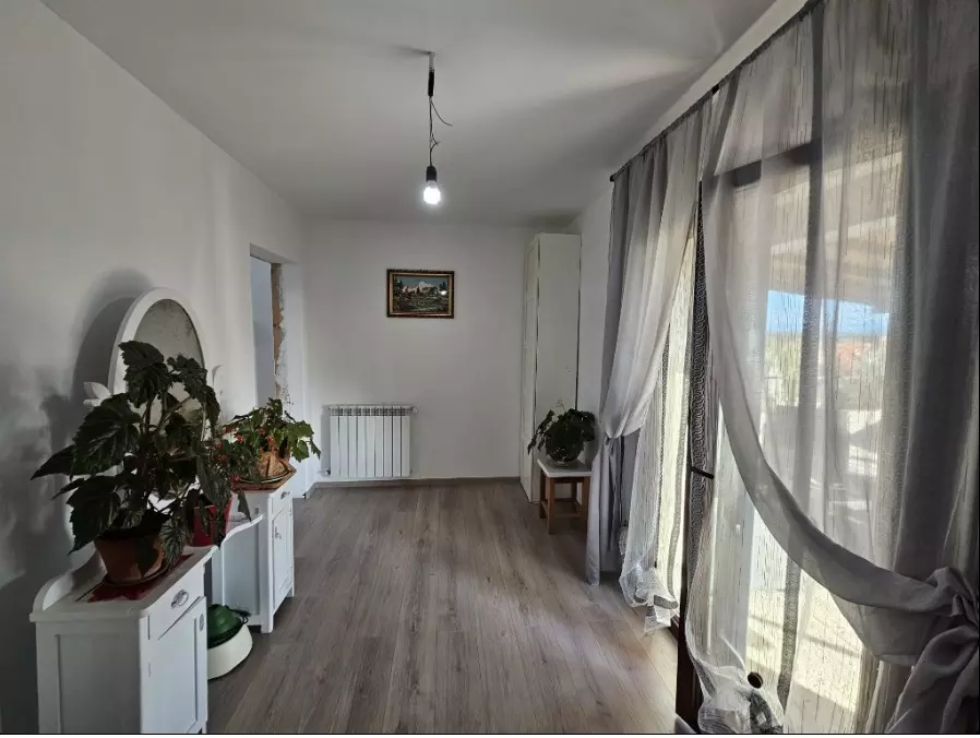 House Of 140 M² With 5 Rooms And 463 M² Land In Hărău, Hunedoara County