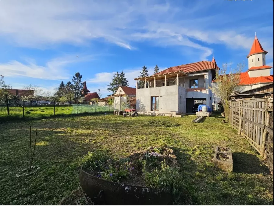 House Of 140 M² With 5 Rooms And 463 M² Land In Hărău, Hunedoara County
