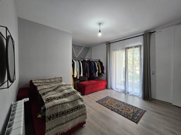 House Of 140 M² With 5 Rooms And 463 M² Land In Hărău, Hunedoara County