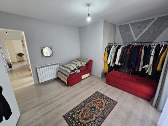 House Of 140 M² With 5 Rooms And 463 M² Land In Hărău, Hunedoara County