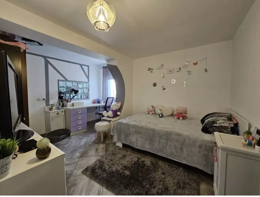 House Of 140 M² With 5 Rooms And 463 M² Land In Hărău, Hunedoara County