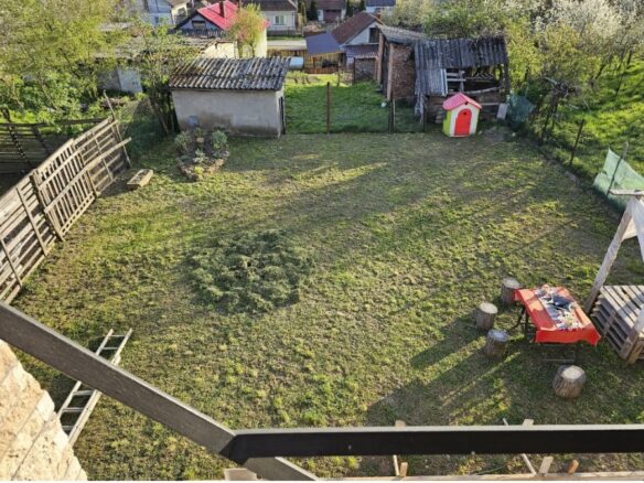 House Of 140 M² With 5 Rooms And 463 M² Land In Hărău, Hunedoara County