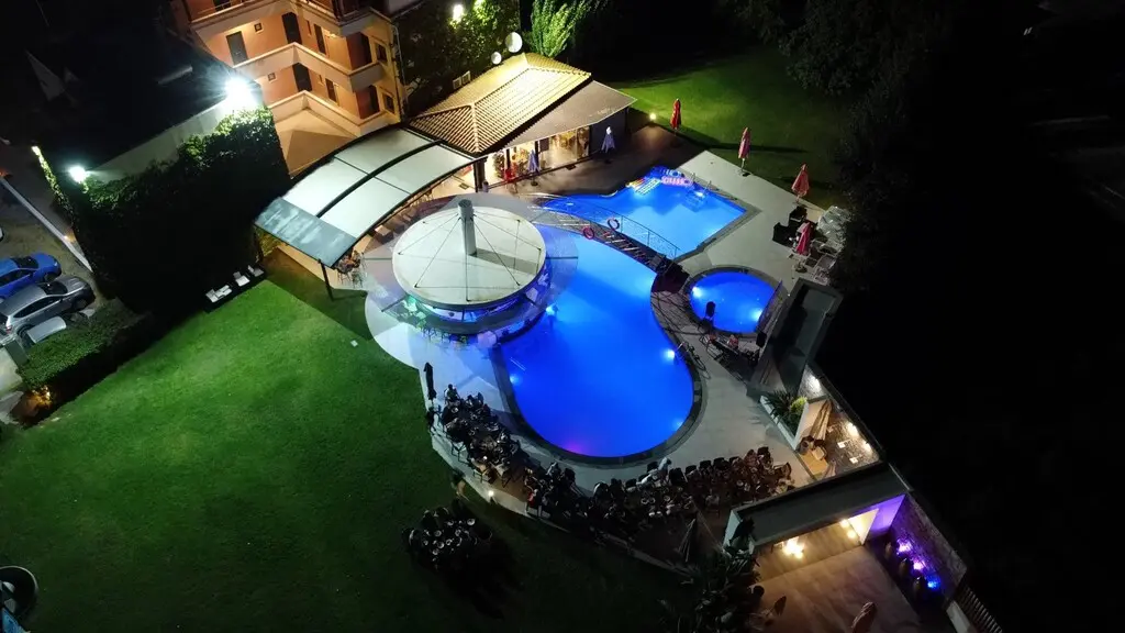 Hotel Of 700 M² In Crete