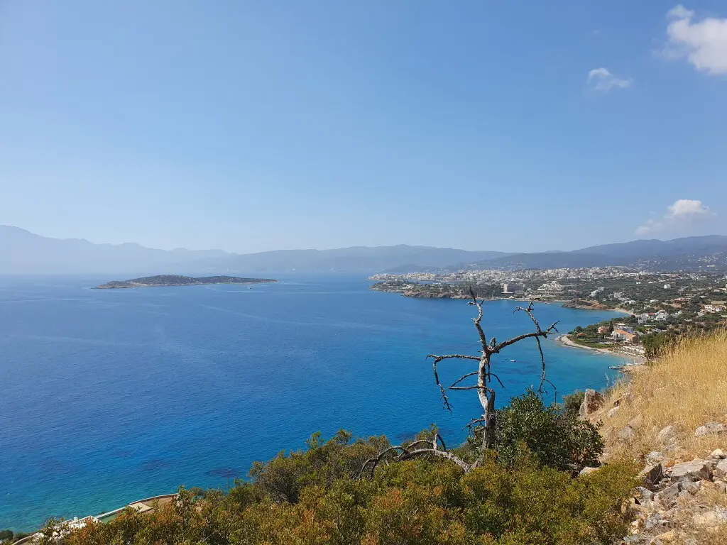Land Of 1630 M² In Crete