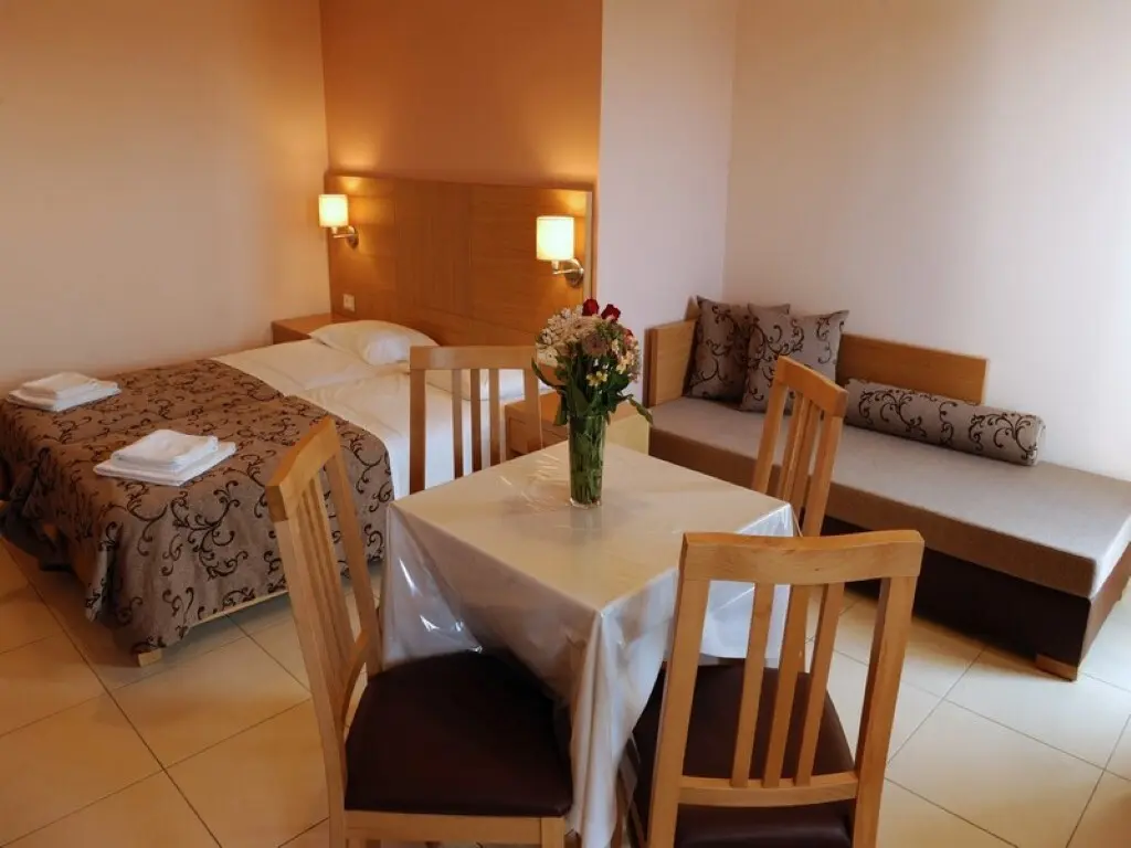 Hotel Of 700 M² In Crete