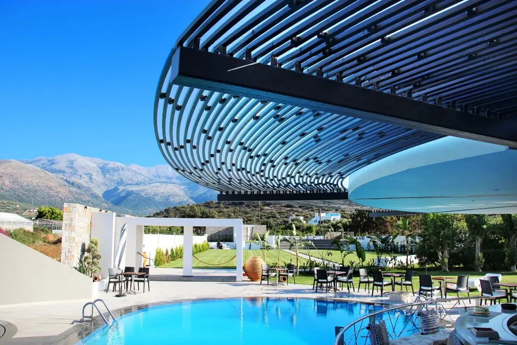 Hotel Of 700 M² In Crete