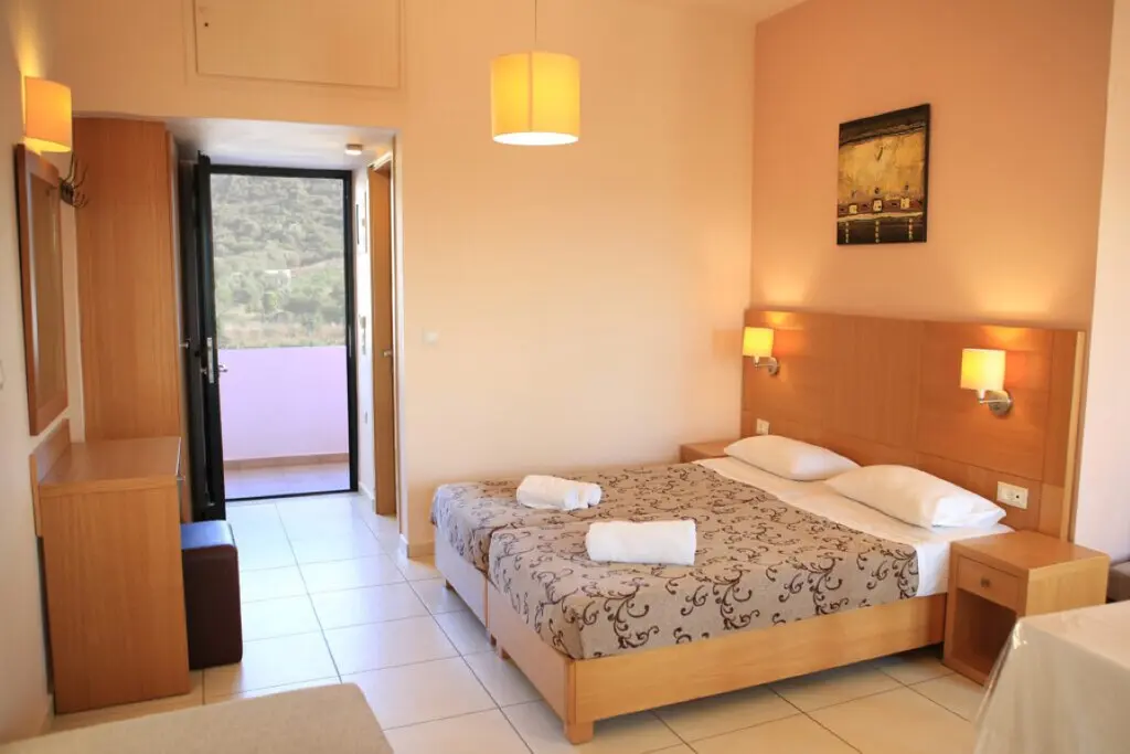 Hotel Of 700 M² In Crete