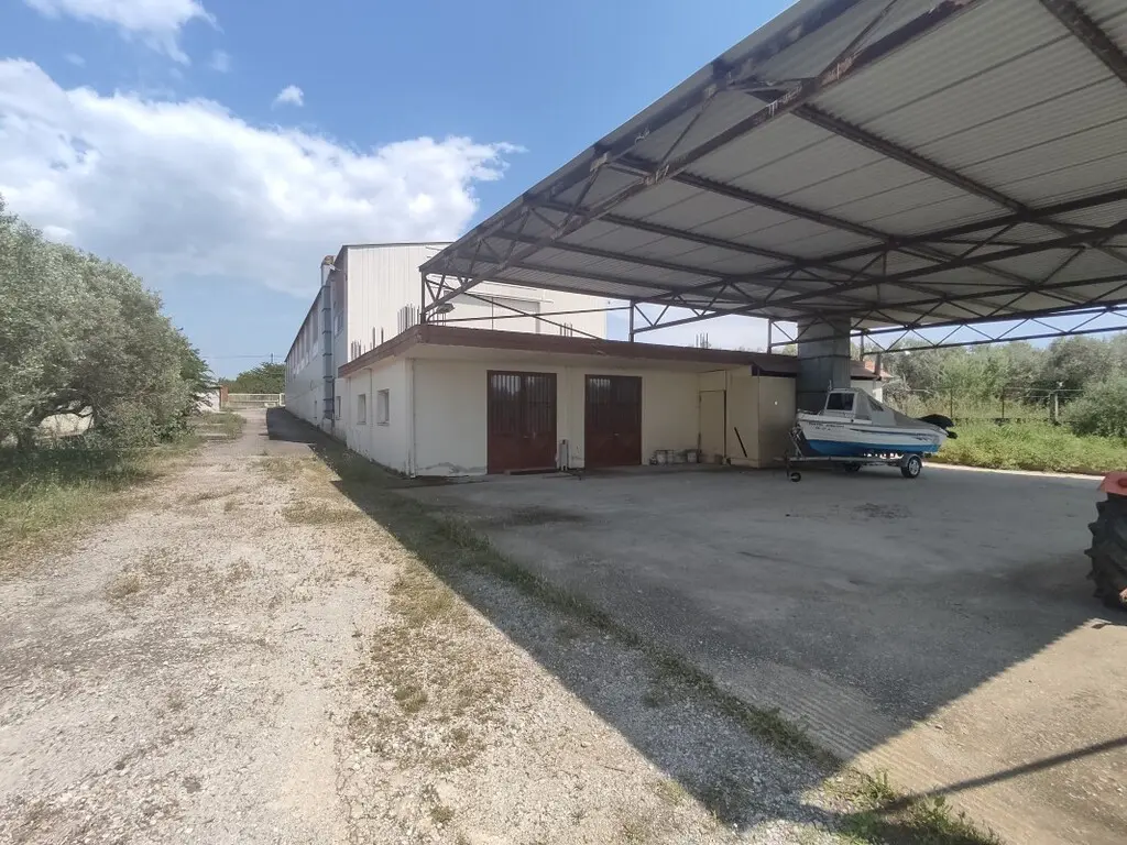 Building Of 900 M² In The Suburbs Of Thessaloniki