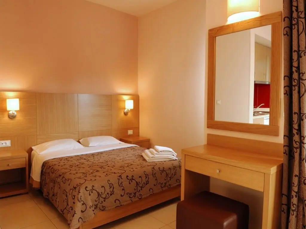 Hotel Of 700 M² In Crete