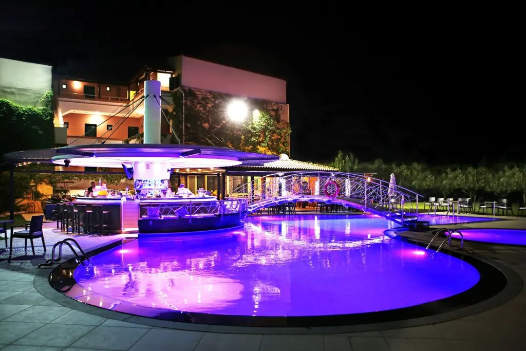 Hotel Of 700 M² In Crete