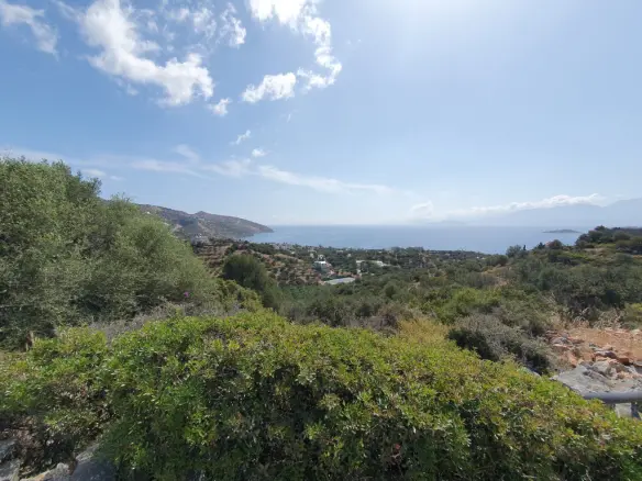 Land Of 1658 M² In Crete