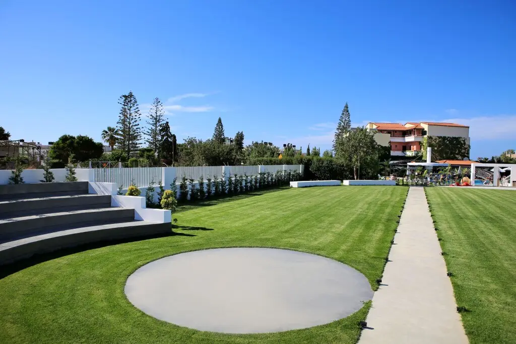 Hotel Of 700 M² In Crete