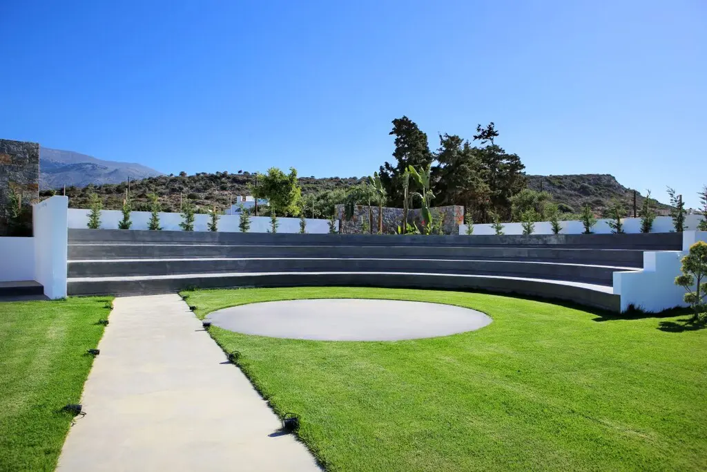 Hotel Of 700 M² In Crete