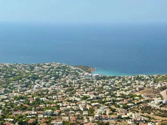 Land Of 658 M² In Athens