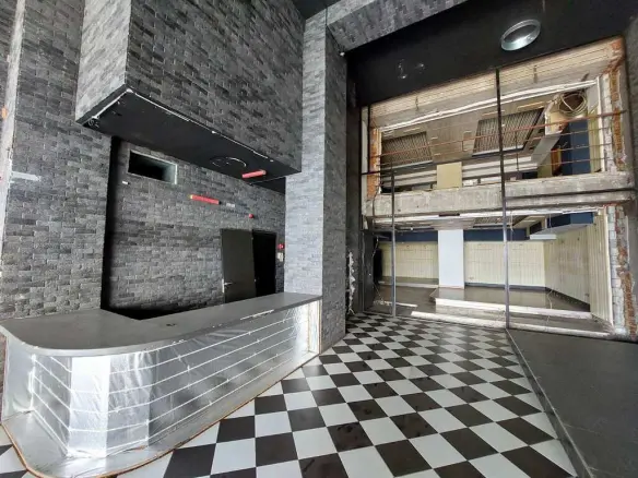 Commercial Property Of 405 M² In Thessaloniki