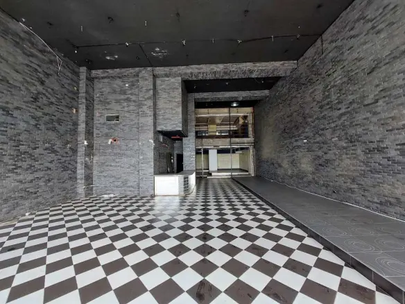 Commercial Property Of 405 M² In Thessaloniki