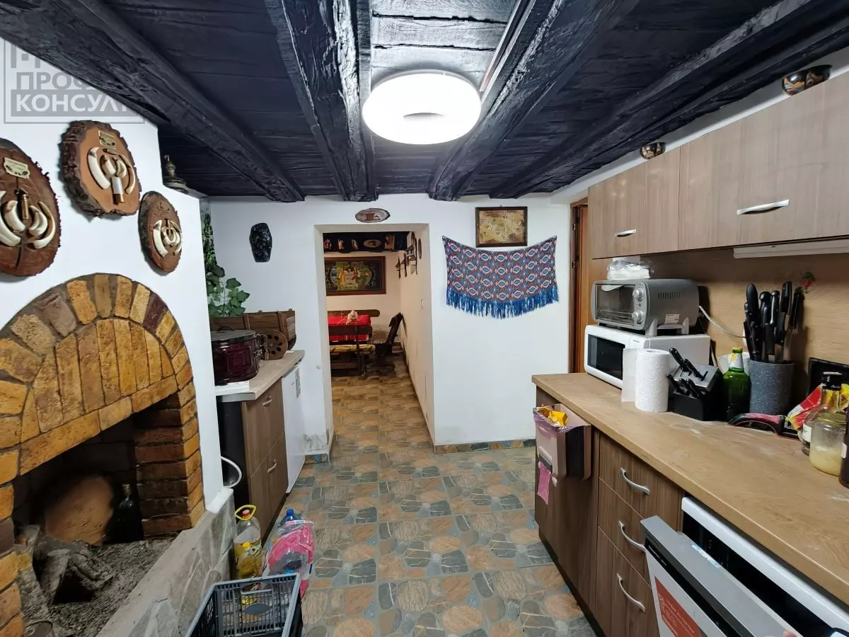 10 Three-storey House With Yard In The Elena Balkan