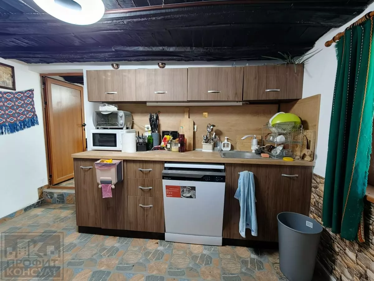 11 Three-storey House With Yard In The Elena Balkan