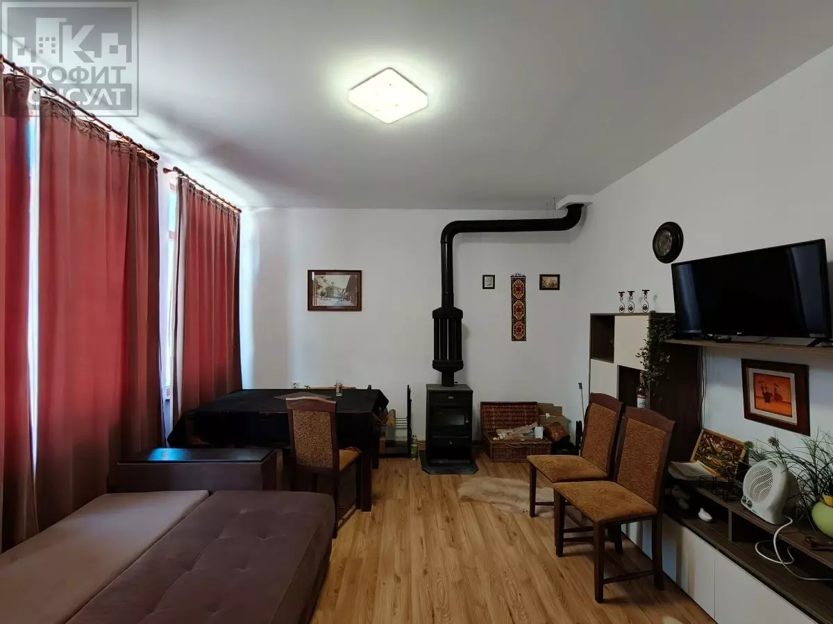 14 Three-storey House With Yard In The Elena Balkan