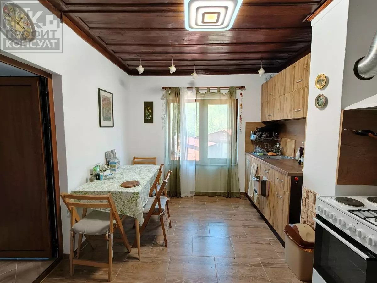 15 Three-storey House With Yard In The Elena Balkan