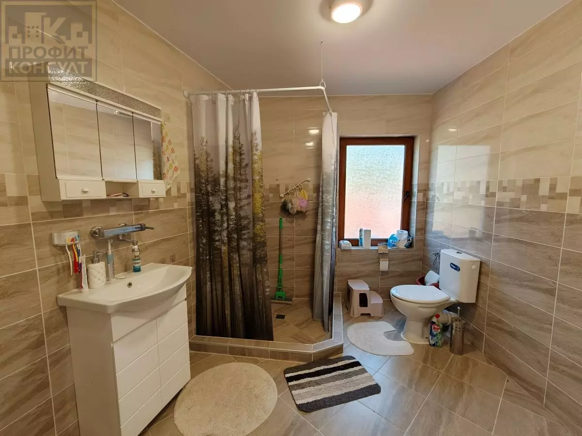 17 Three-storey House With Yard In The Elena Balkan