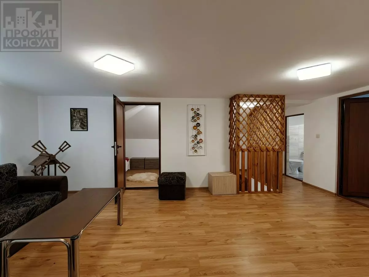 19 Three-storey House With Yard In The Elena Balkan